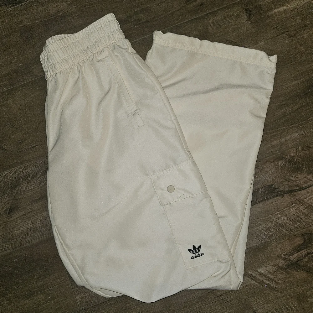 Adidas Off-White Wide Leg Cargo Pants - Size Mediun - Picture 6 of 10